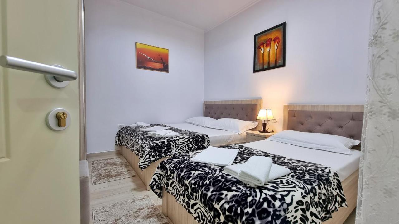 Downtown Apartment Berat Buitenkant foto