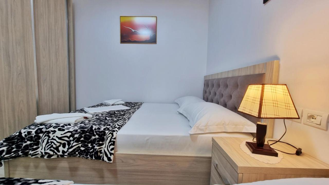 Downtown Apartment Berat Buitenkant foto