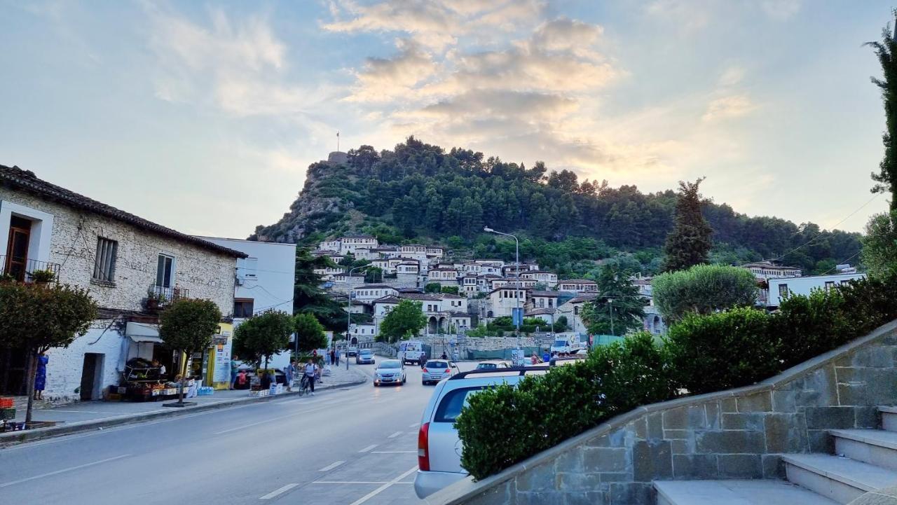 Downtown Apartment Berat Buitenkant foto