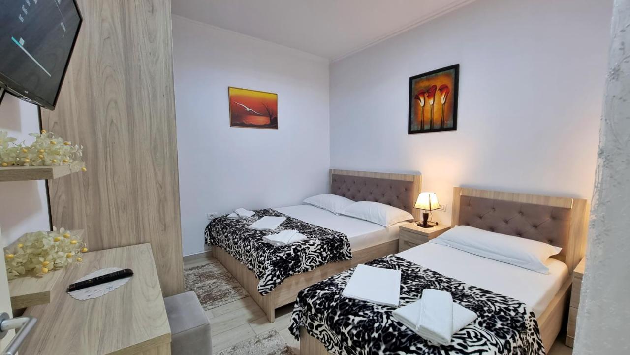 Downtown Apartment Berat Buitenkant foto