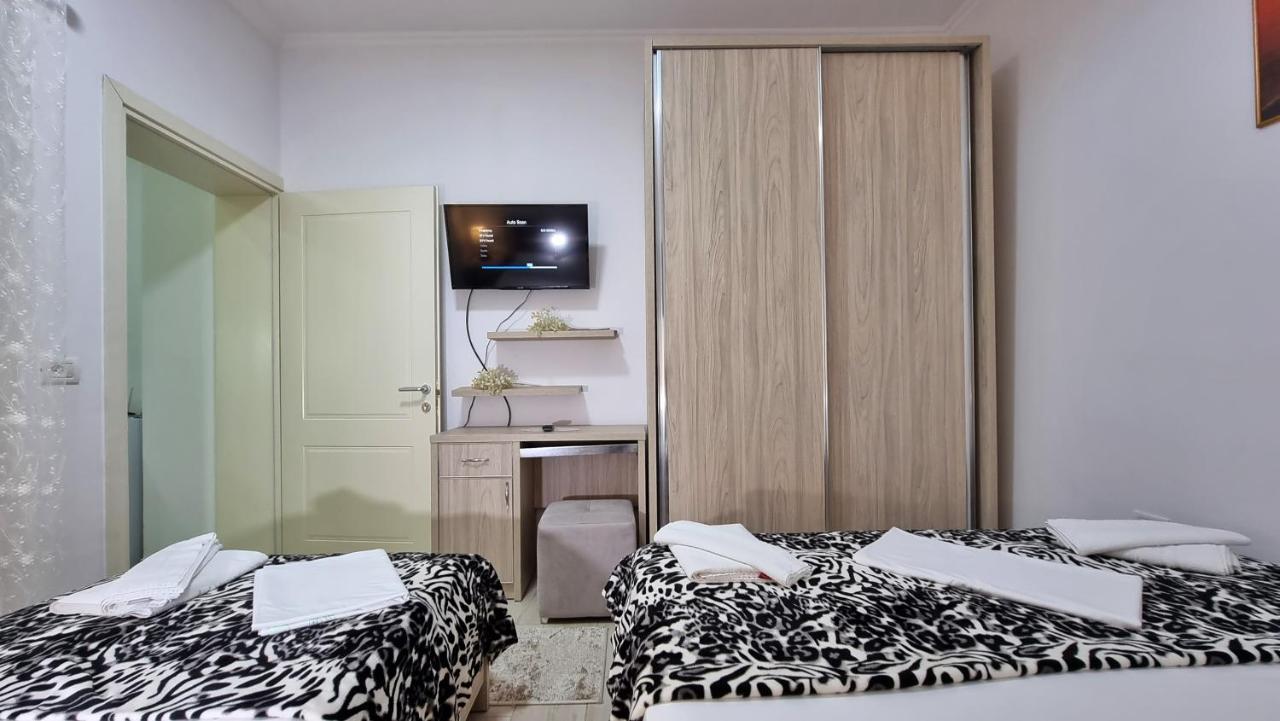 Downtown Apartment Berat Buitenkant foto