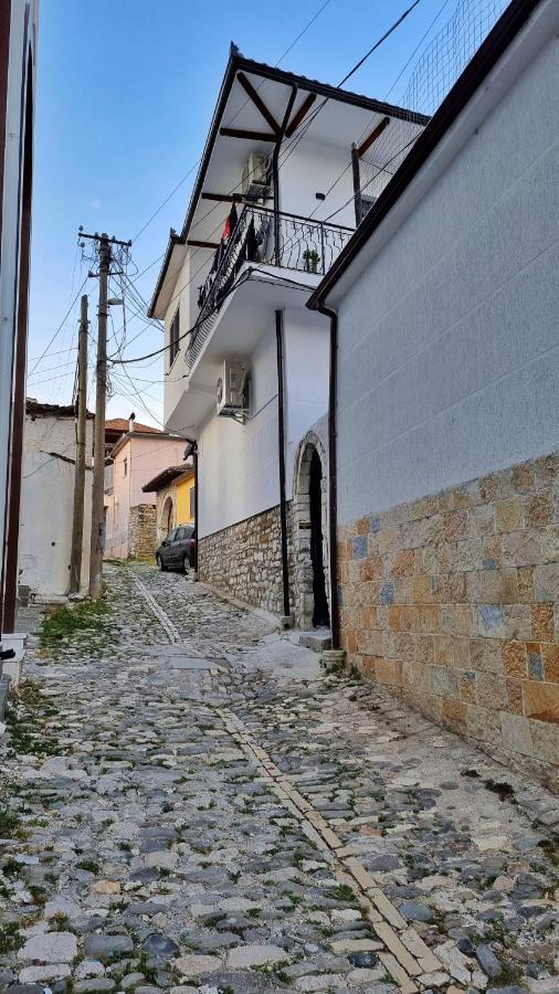 Downtown Apartment Berat Buitenkant foto