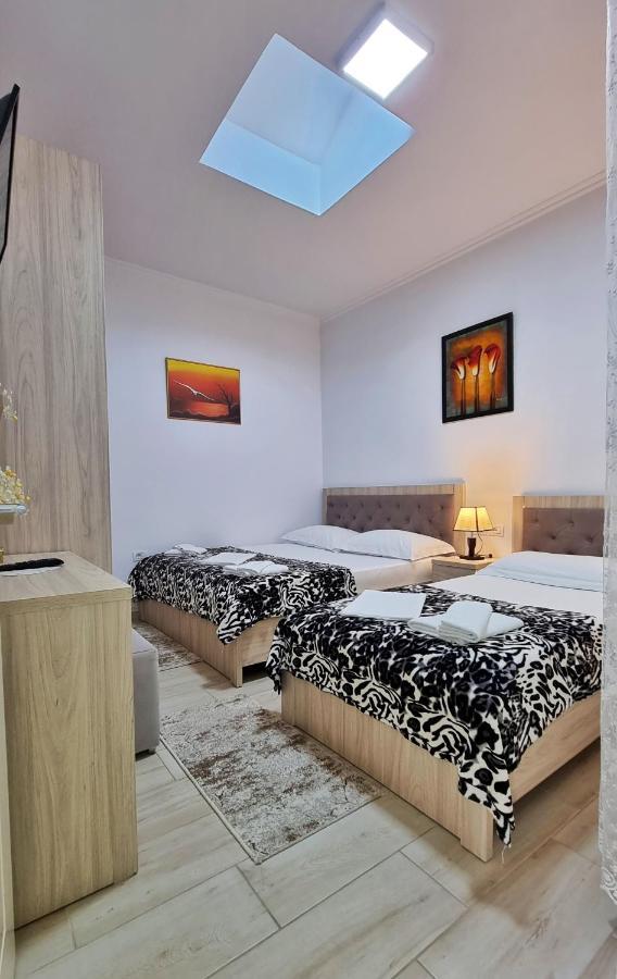 Downtown Apartment Berat Buitenkant foto