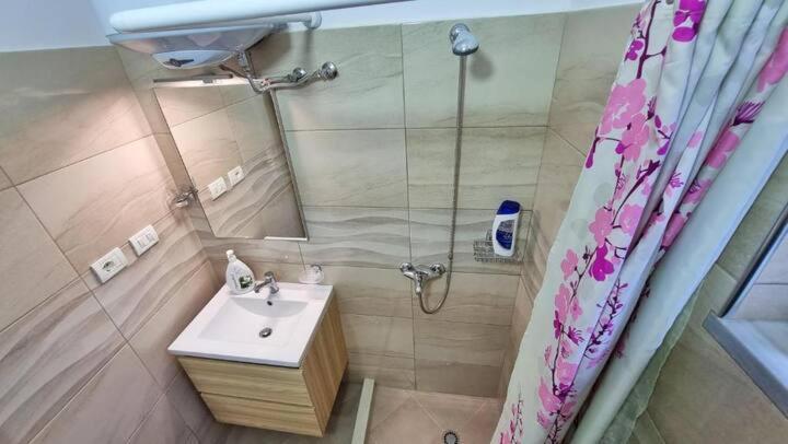 Downtown Apartment Berat Buitenkant foto