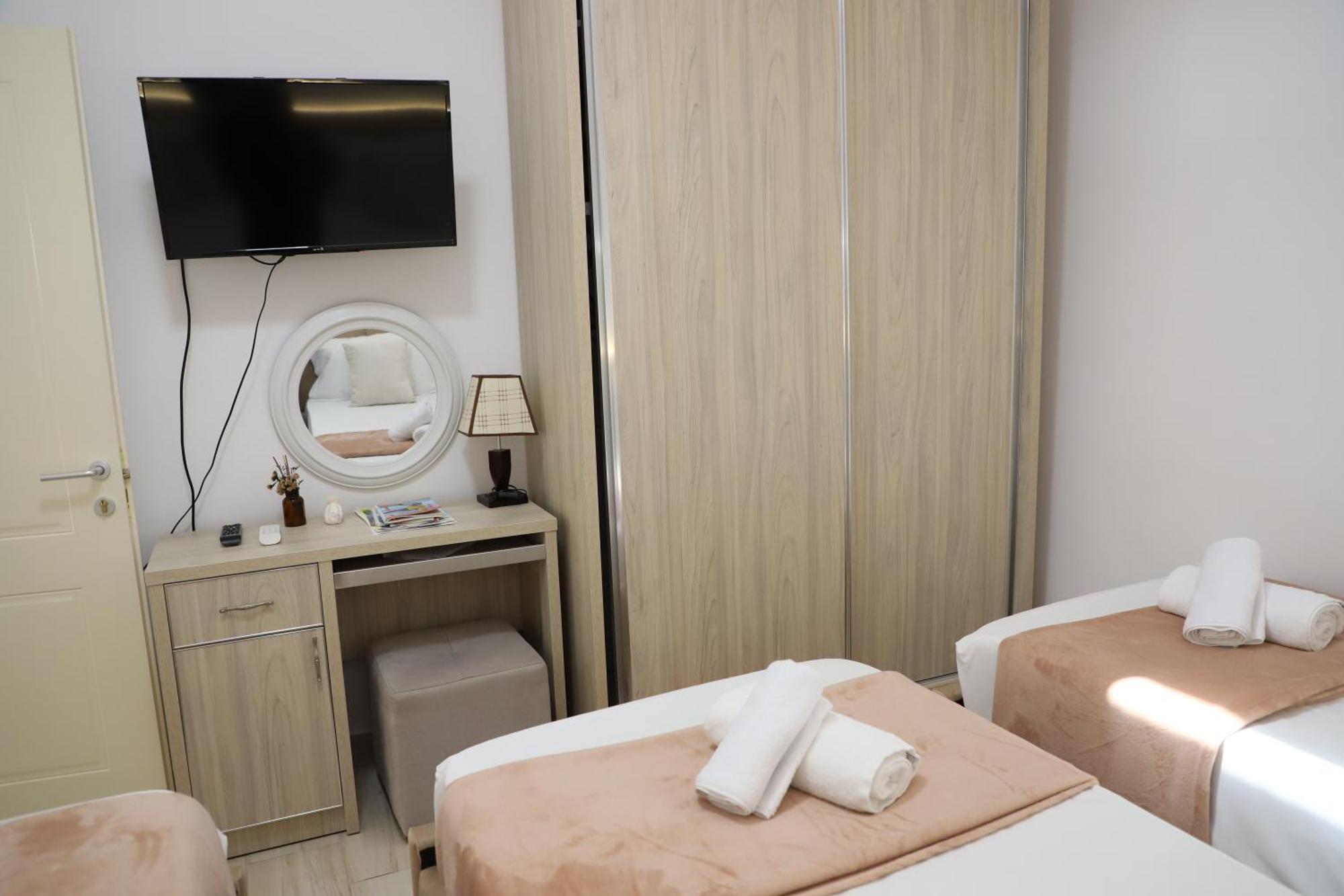 Downtown Apartment Berat Buitenkant foto