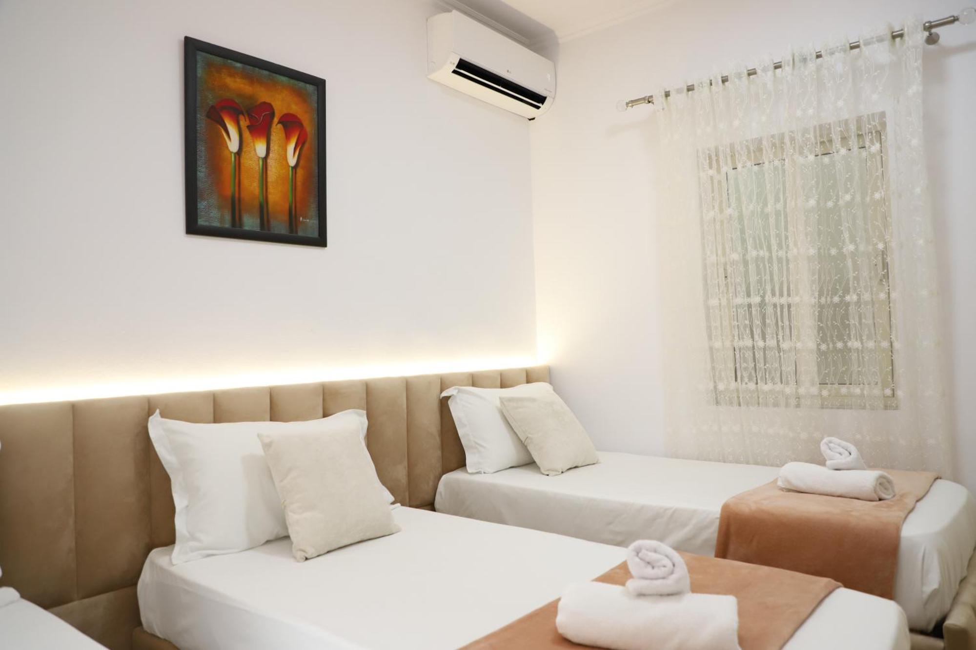 Downtown Apartment Berat Buitenkant foto
