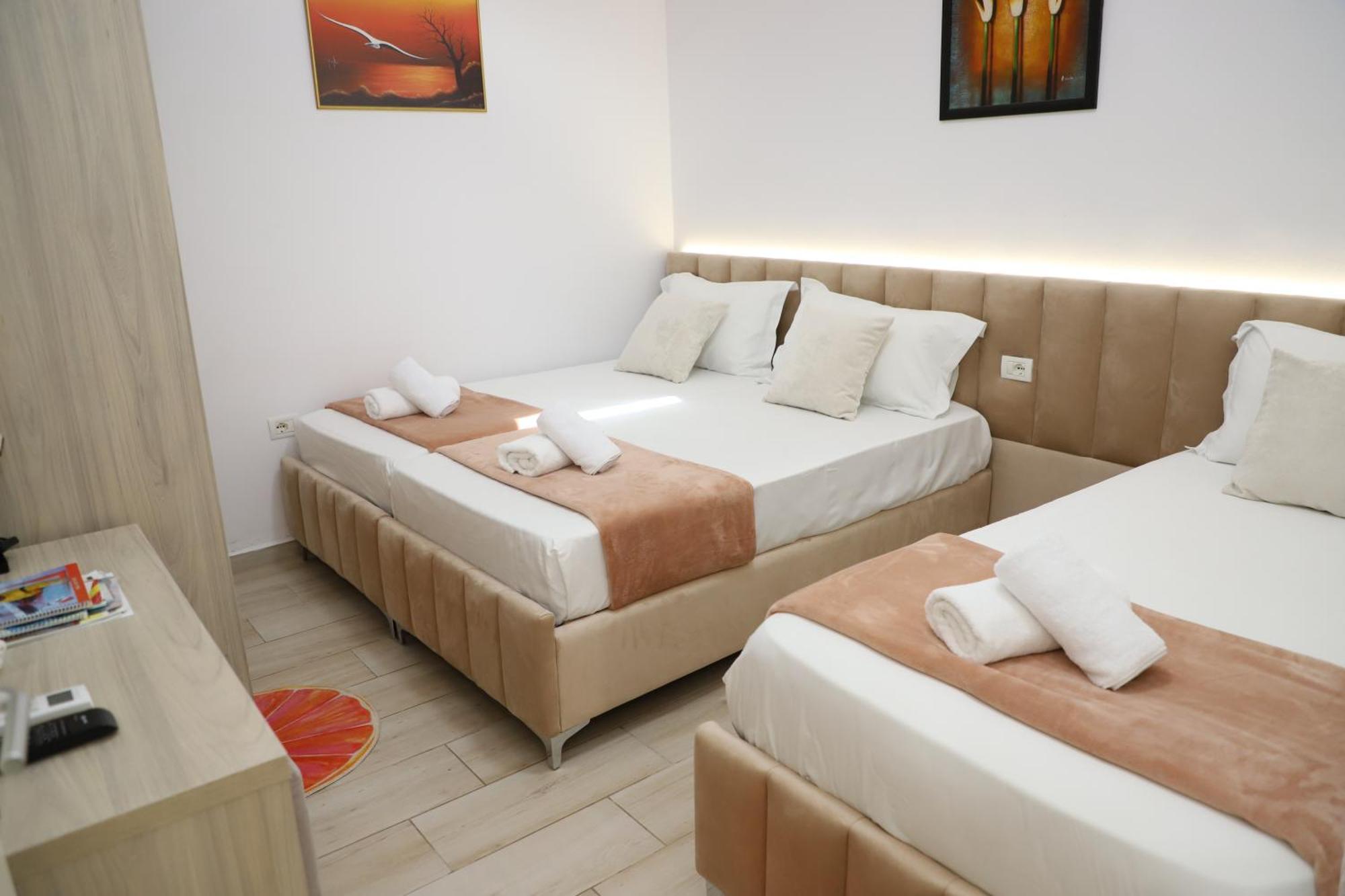 Downtown Apartment Berat Buitenkant foto