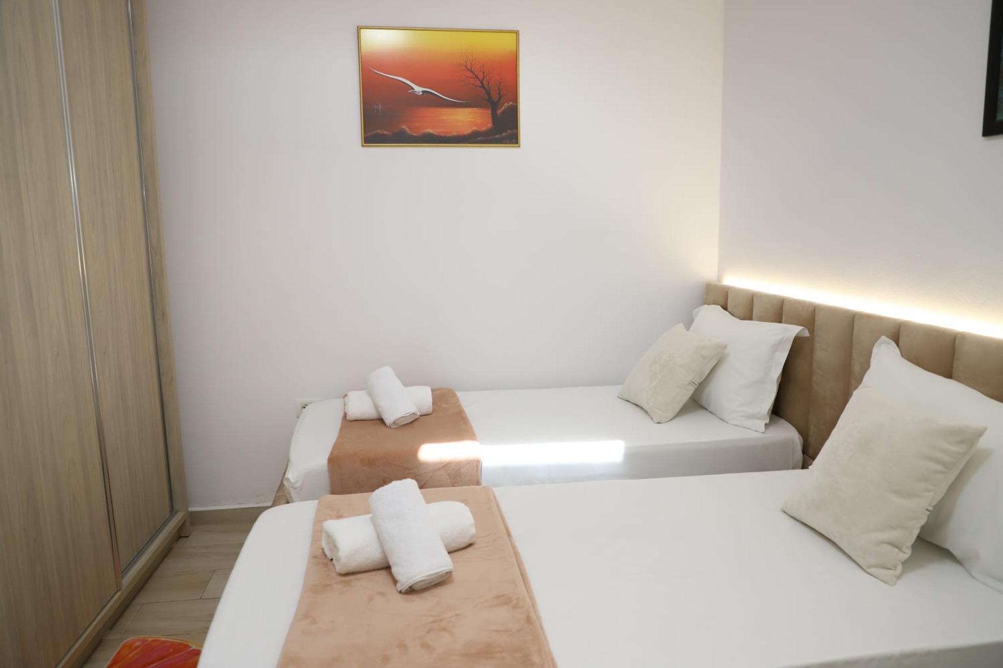 Downtown Apartment Berat Buitenkant foto